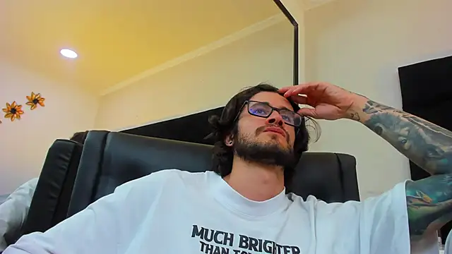 Loggan donnelly online show from 03/04/25, 12:29