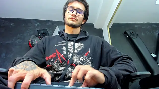 Loggan donnelly online show from 09/28/25, 08:25