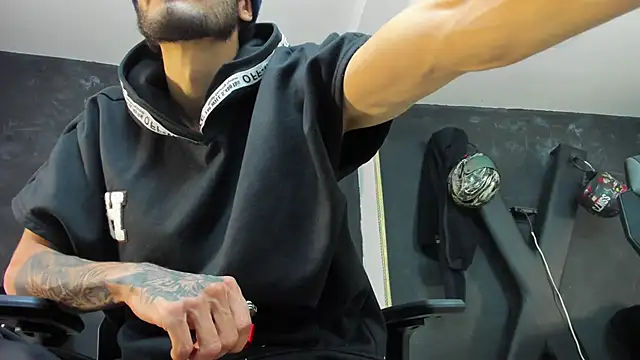 Loggan donnelly online show from 10/10/25, 08:08