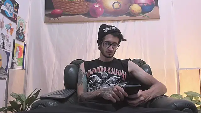 Loggan donnelly online show from 05/02/26, 10:59