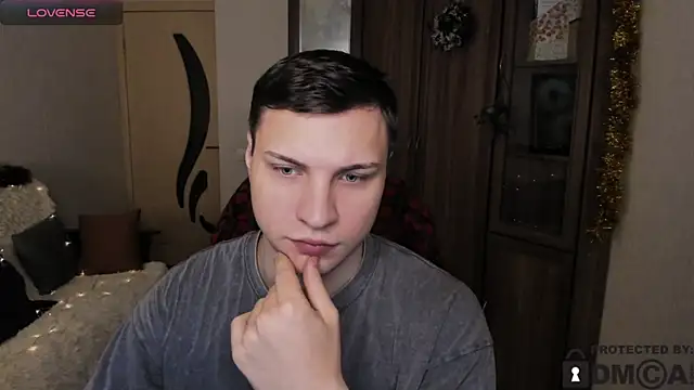 handsome guy01 online show from 11/28/25, 12:02