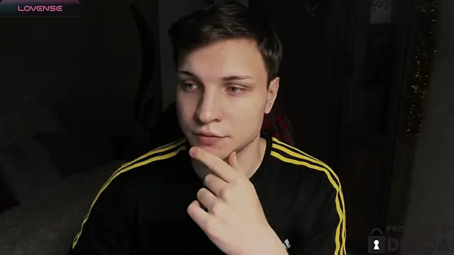 handsome guy01 online show from 12/16/25, 08:47