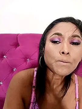 Snapshot of tiffany_Bitch chatting on 02/15/26, 10:06 tiffany Bitch online show from 02/15/26, 10:06