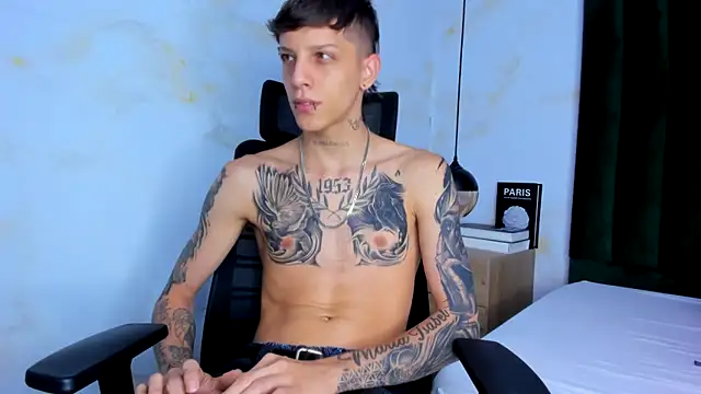 Snapshot of Adam_hard_ chatting on 01/21/25, 07:28 Adam hard online show from 01/21/25, 07:28