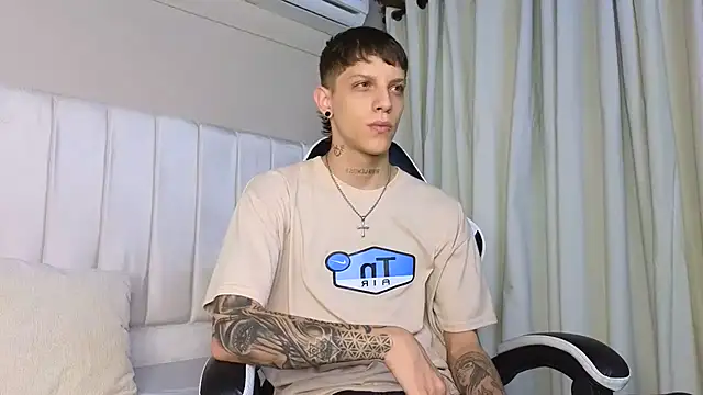 Snapshot of Adam_hard_ chatting on 09/15/25, 07:14 Adam hard online show from 09/15/25, 07:14