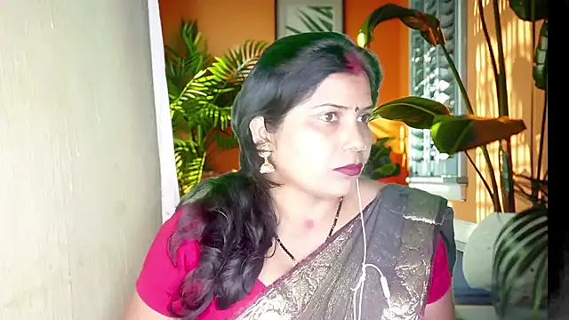 Snapshot of mamoni91 chatting on 02/15/25, 05:17 mamoni91 online show from 02/15/25, 05:17