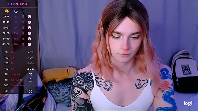 Snapshot of Alice_Hells chatting on 05/15/26, 04:14 Alice Hells online show from 05/15/26, 04:14