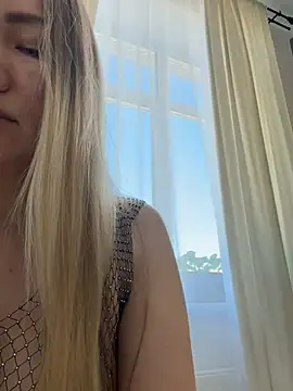 Snapshot of LianaCruz__ chatting on 04/16/26, 06:58 LianaCruz online show from 04/16/26, 06:58