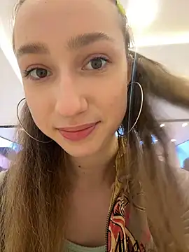 Lia  Love online show from 12/17/24, 12:43