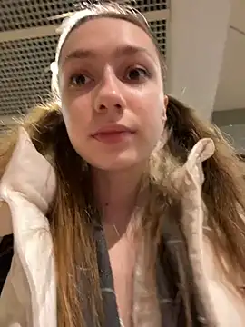 Lia  Love online show from 02/05/25, 10:08