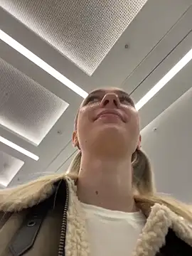 Lia  Love online show from 10/08/25, 12:25