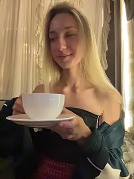 Lia  Love online show from 10/21/25, 06:41