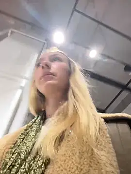 Lia  Love online show from 10/27/25, 12:20