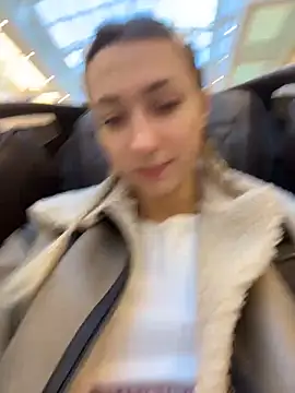 Lia  Love online show from 11/04/25, 11:09