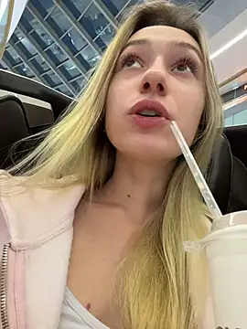 Lia  Love online show from 11/09/25, 02:04