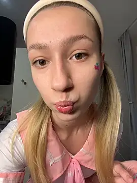 Lia  Love online show from 12/01/25, 12:21