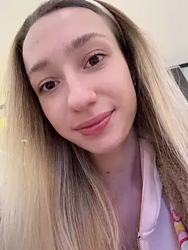 Lia  Love online show from 12/19/25, 01:07