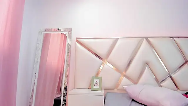 Tiffanymiller00 online show from 12/19/24, 05:18