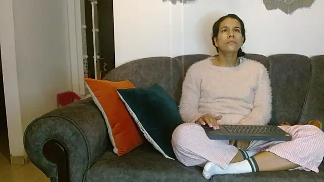 Vanessa Aniston online show from 04/17/26, 02:14