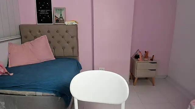 lauren rios7 online show from 10/09/25, 08:29