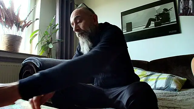 Kingsscepter online show from 03/12/25, 11:20