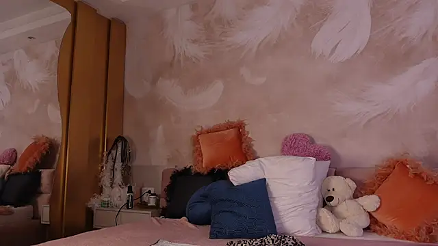 Snapshot of JullyBlair chatting on 04/24/26, 04:26 JullyBlair online show from 04/24/26, 04:26