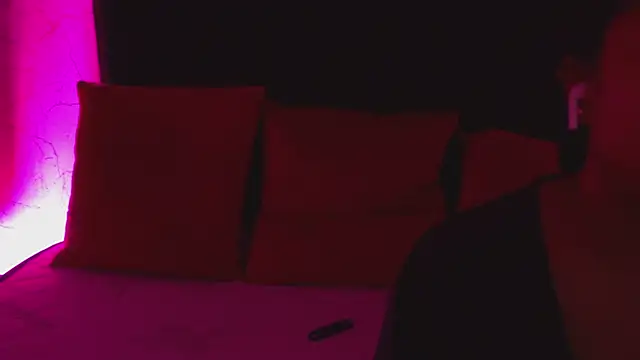 IzzyyBeelmonth online show from 12/07/24, 10:39