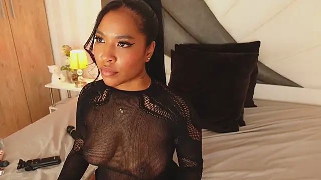 IzzyyBeelmonth online show from 12/23/24, 04:44