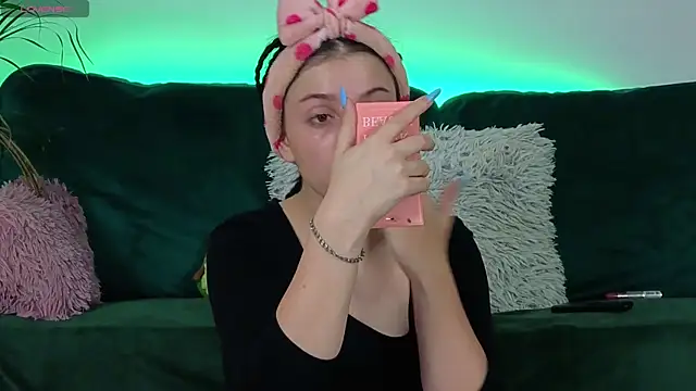 AveryWillow online show from 09/30/25, 04:28