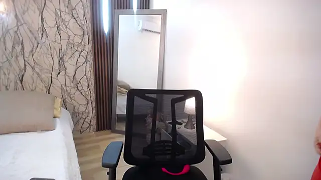 MartinaGuzmann online show from 02/22/25, 01:33