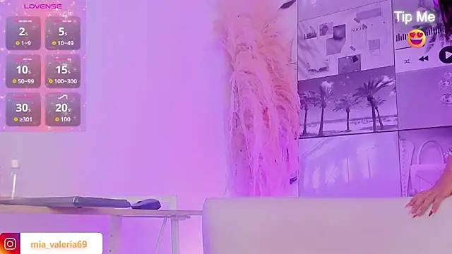 MiaCavallii  online show from 12/03/25, 05:04