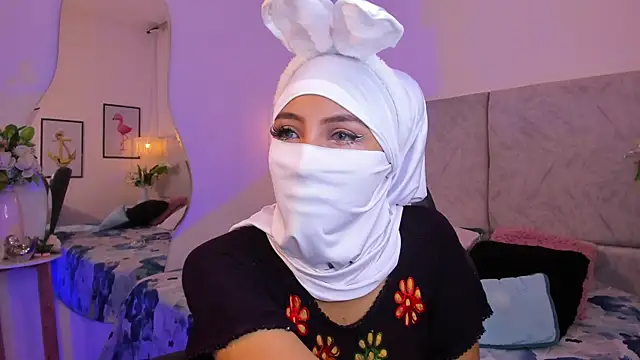 naomiii   online show from 11/03/25, 11:55