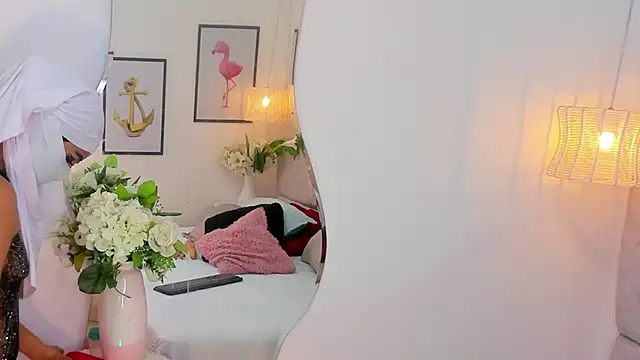 naomiii   online show from 11/20/25, 11:32