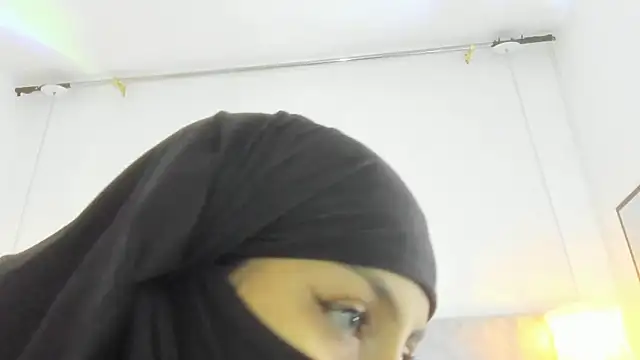 naomiii   online show from 03/12/26, 11:38