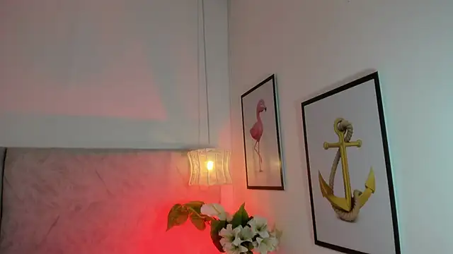 naomiii   online show from 03/21/26, 11:37