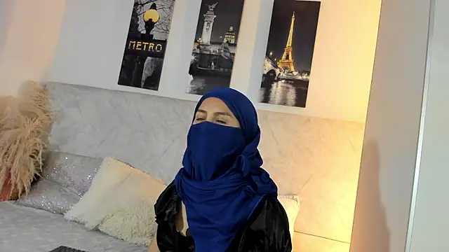 naomiii   online show from 05/04/26, 11:28