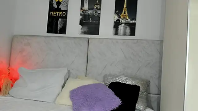 naomiii   online show from 06/05/26, 07:08