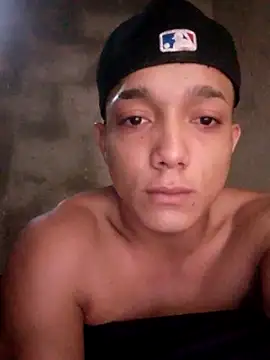 Snapshot of tayson_ chatting on 11/08/25, 11:43 tayson online show from 11/08/25, 11:43