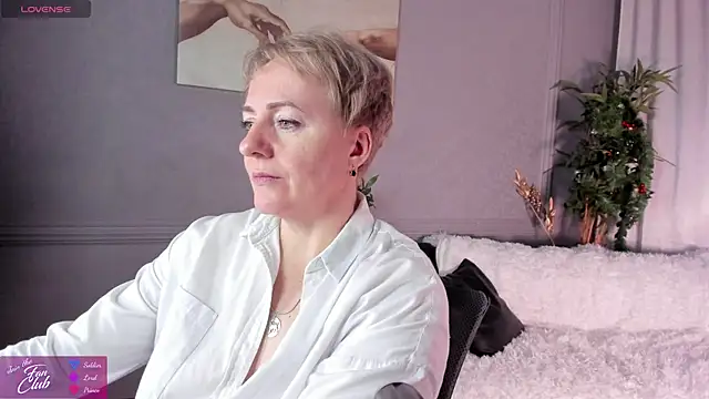 Nika Smit online show from 01/05/25, 08:22