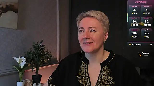 Nika Smit online show from 04/11/26, 05:12