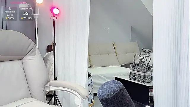 Snapshot of yoyo520- chatting on 03/08/25, 08:14 yoyo520- online show from 03/08/25, 08:14