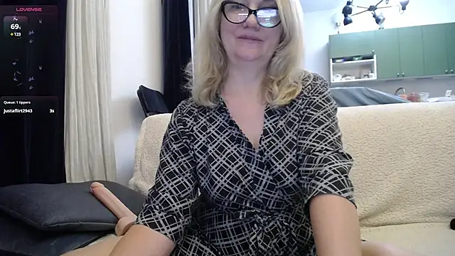 Blond Woman online show from 01/29/25, 12:22
