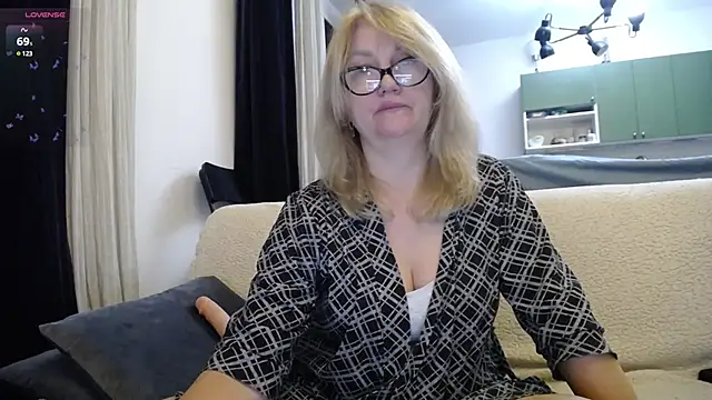 Blond Woman online show from 01/31/25, 09:16
