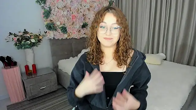 SereneFlame online show from 10/12/25, 04:17