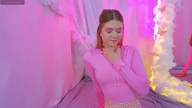 AlisiaSpinnet  online show from 11/04/25, 03:44