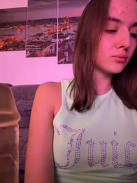 EmilyWi  online show from 11/17/25, 10:04