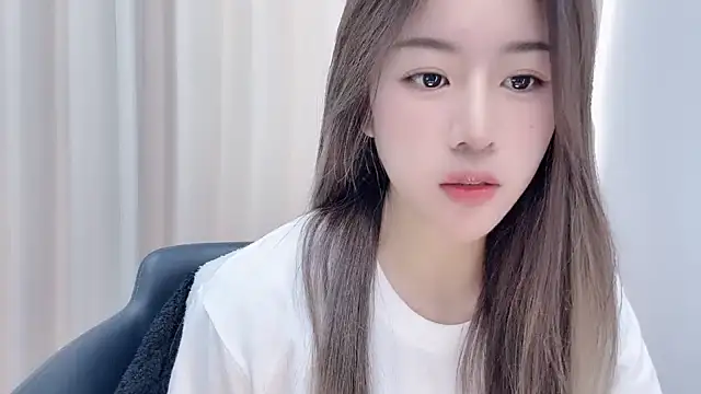 chloe-01 online show from 12/04/24, 04:21