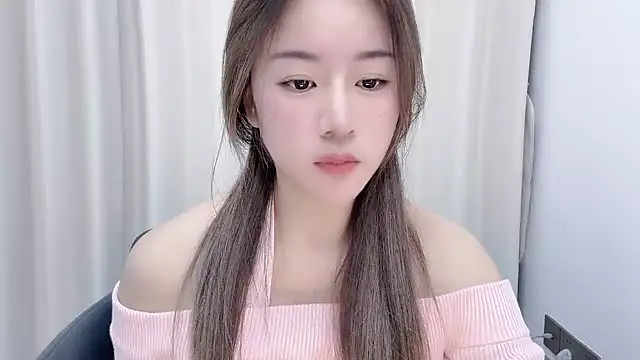 chloe-01 online show from 12/04/24, 12:14