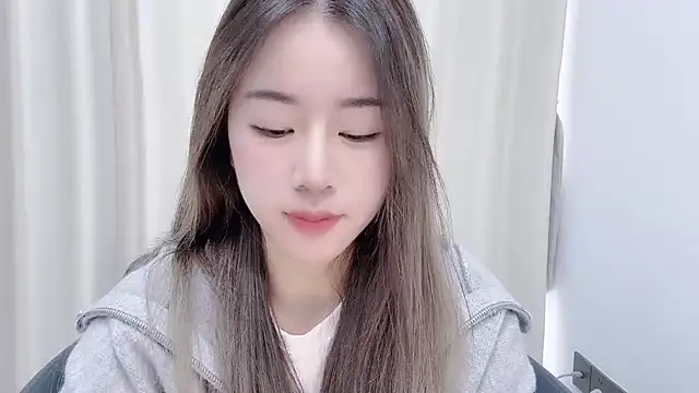 chloe-01 online show from 12/05/24, 04:53