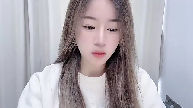 chloe-01 online show from 12/09/24, 04:45